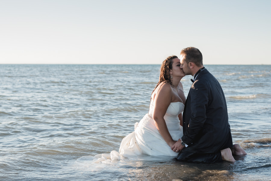 trash the dress mer plage sable photo couple photographe marseille aubagne toulon