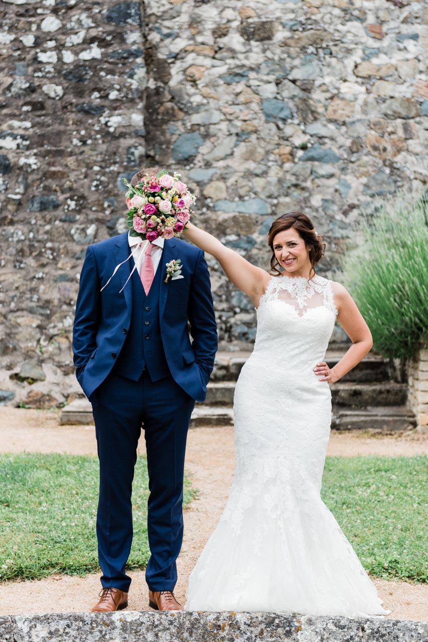 photo couple fun bouquet love amour photographe mariage provence